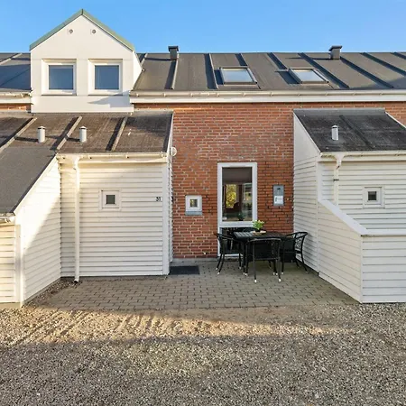 Enita - 2-3km From The Sea By Interhome